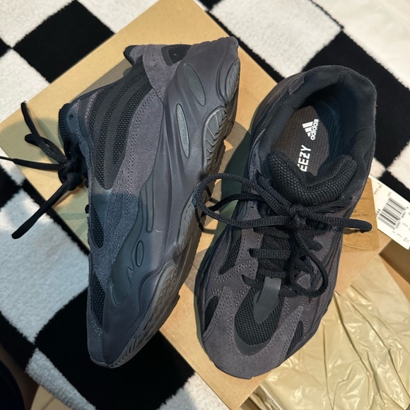 Vanta Black Vanta Yeezy 35 Yeezy Boost 700 Vanta WOMEN'S 7/ MEN'S